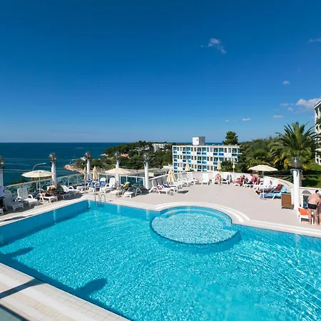 Gran Vista Plava Laguna מלון 3*