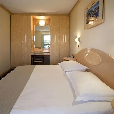 Gran Vista Plava Laguna 호텔 3*