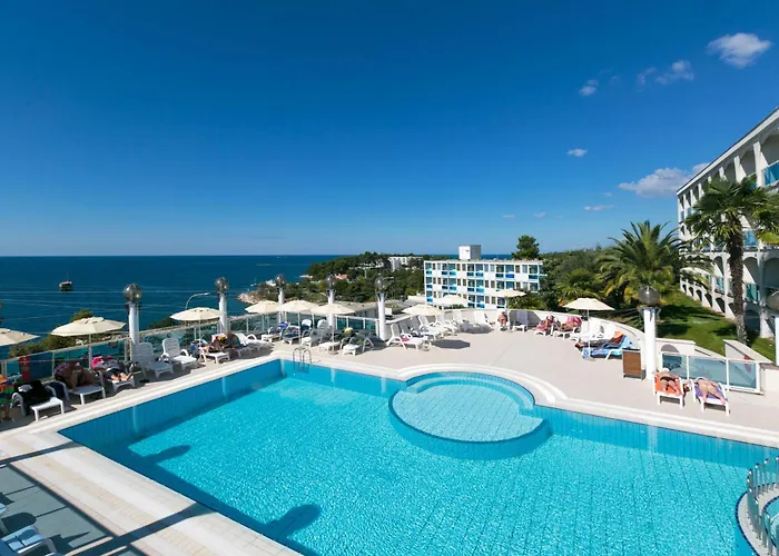 Gran Vista Plava Laguna מלון 3*